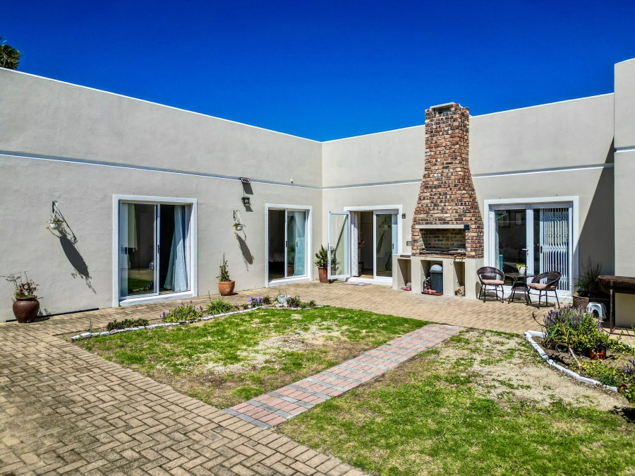 4 Bedroom Property for Sale in Westcliff Western Cape